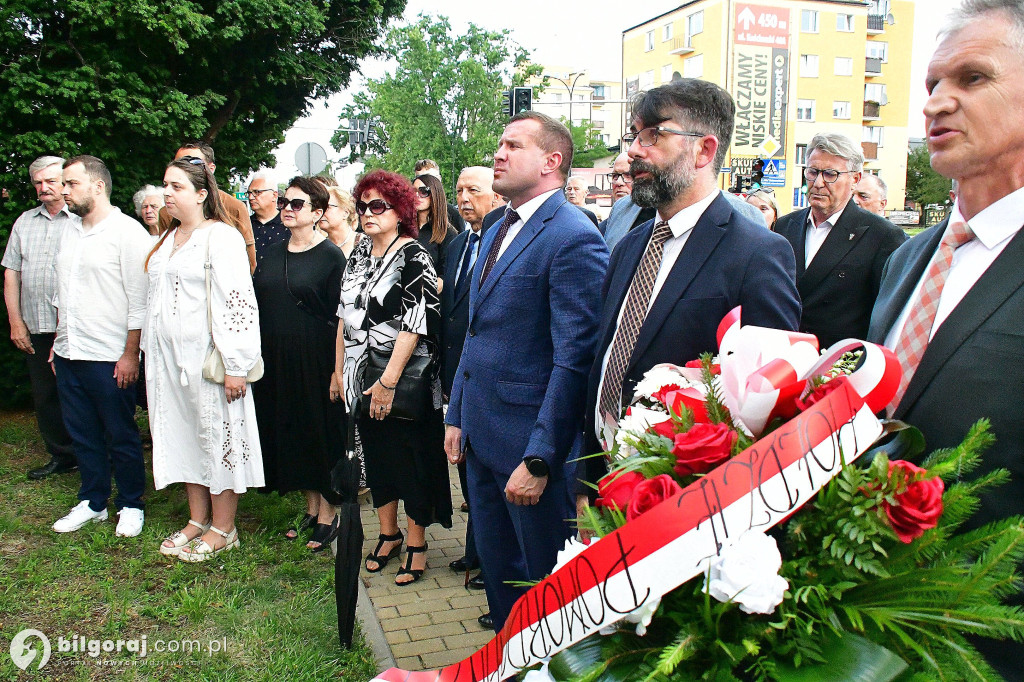 Biłgoraj. Odsłonięto pomnik upamiętniający Ofiary rzezi wołyńskiej