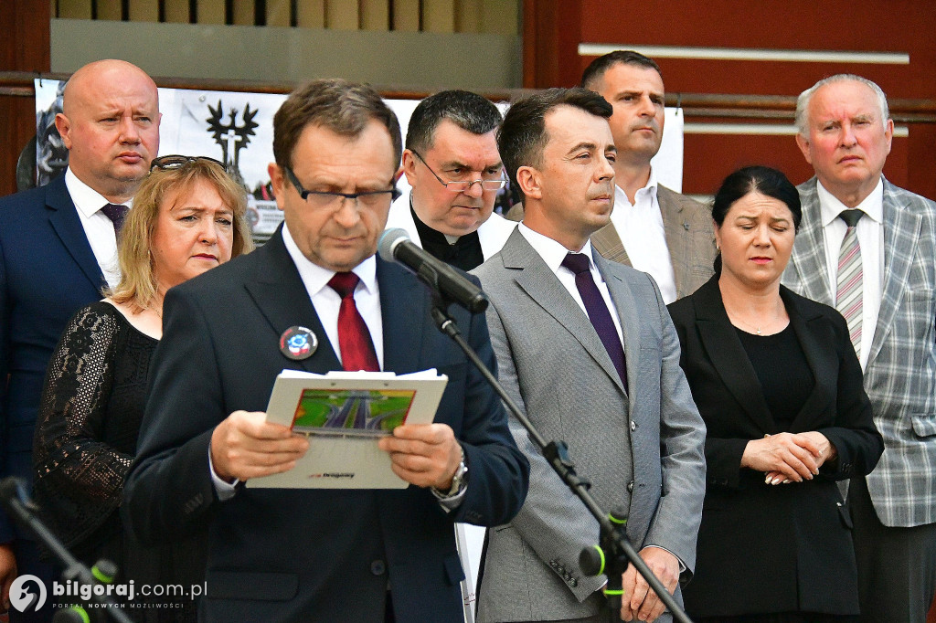 Biłgoraj. Odsłonięto pomnik upamiętniający Ofiary rzezi wołyńskiej