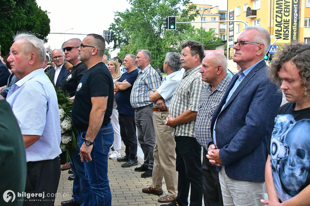Biłgoraj. Odsłonięto pomnik upamiętniający Ofiary rzezi wołyńskiej