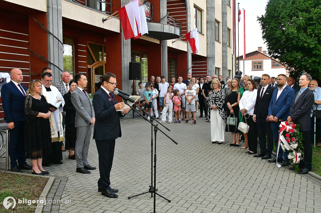 Biłgoraj. Odsłonięto pomnik upamiętniający Ofiary rzezi wołyńskiej