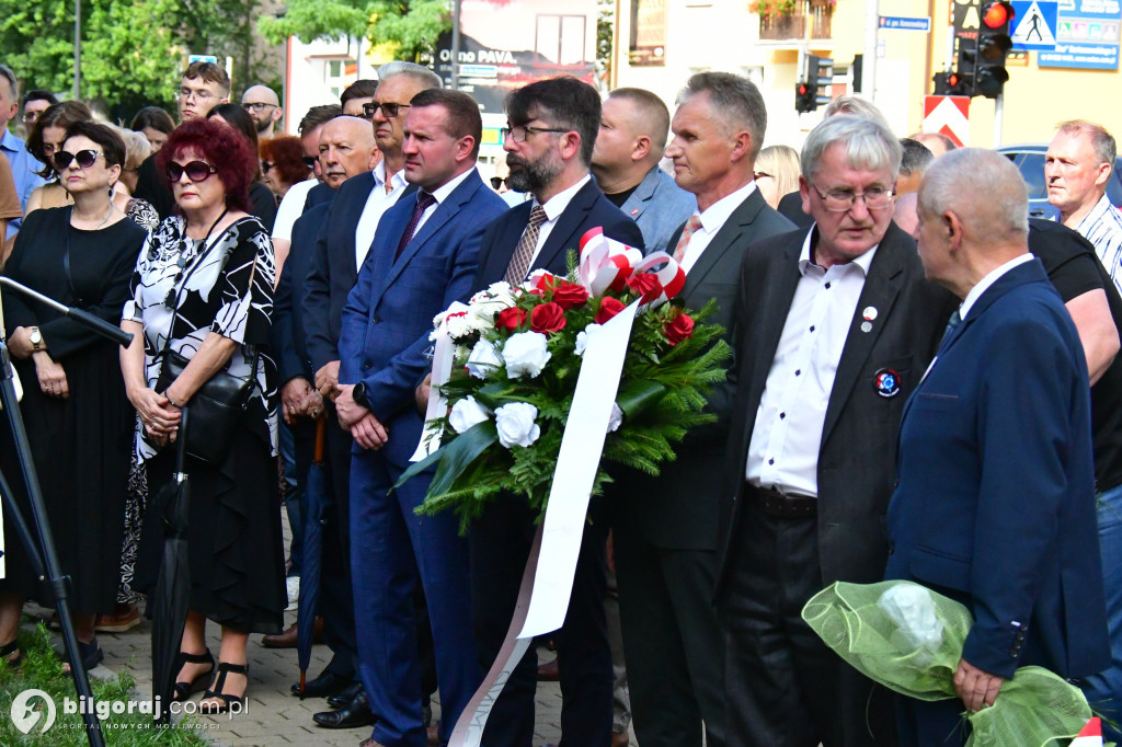 Biłgoraj. Odsłonięto pomnik upamiętniający Ofiary rzezi wołyńskiej