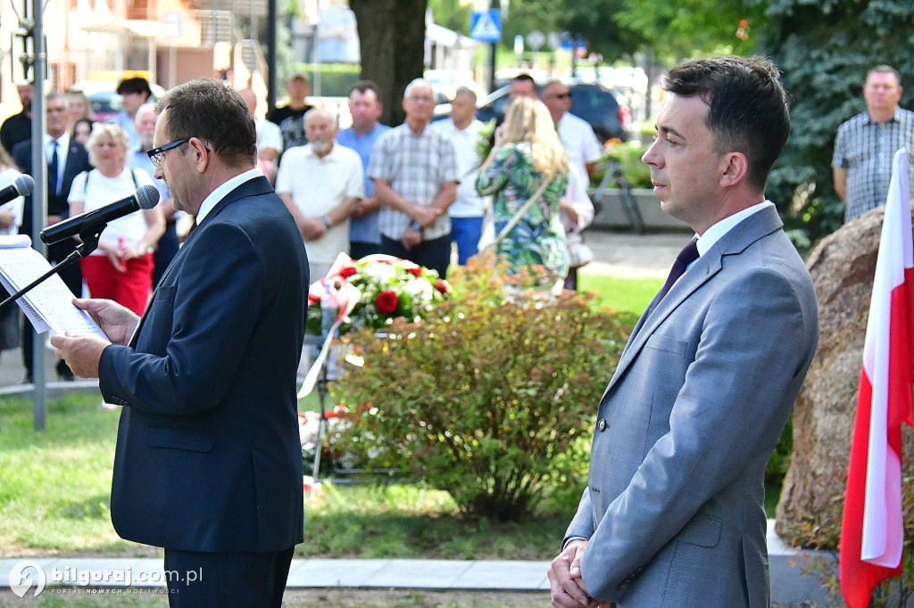 Biłgoraj. Odsłonięto pomnik upamiętniający Ofiary rzezi wołyńskiej