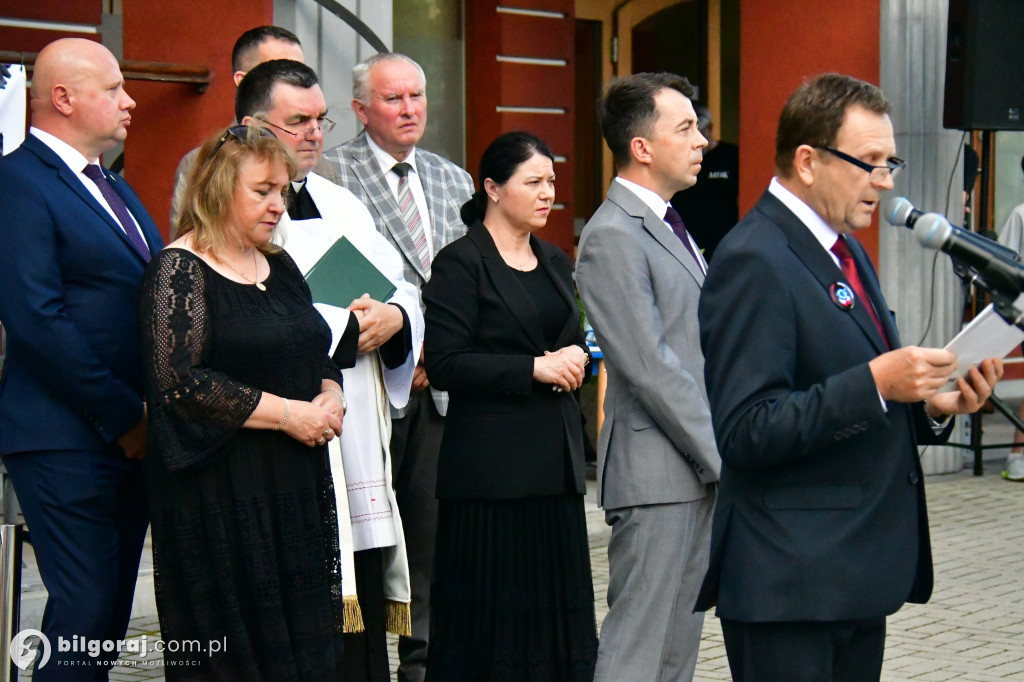 Biłgoraj. Odsłonięto pomnik upamiętniający Ofiary rzezi wołyńskiej