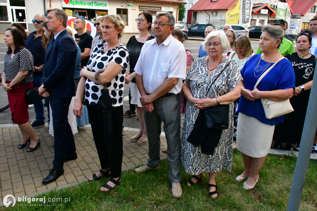 Biłgoraj. Odsłonięto pomnik upamiętniający Ofiary rzezi wołyńskiej