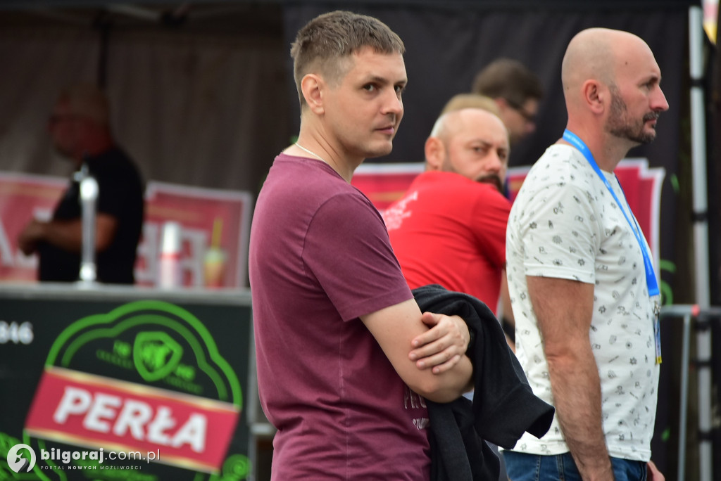 Pływak na fali nadziei: Damian Błaszczyk przepłynął już 63 km