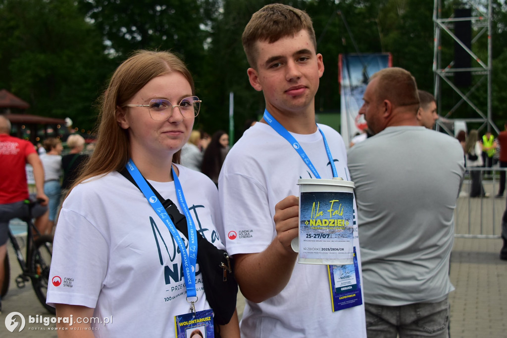 Pływak na fali nadziei: Damian Błaszczyk przepłynął już 63 km