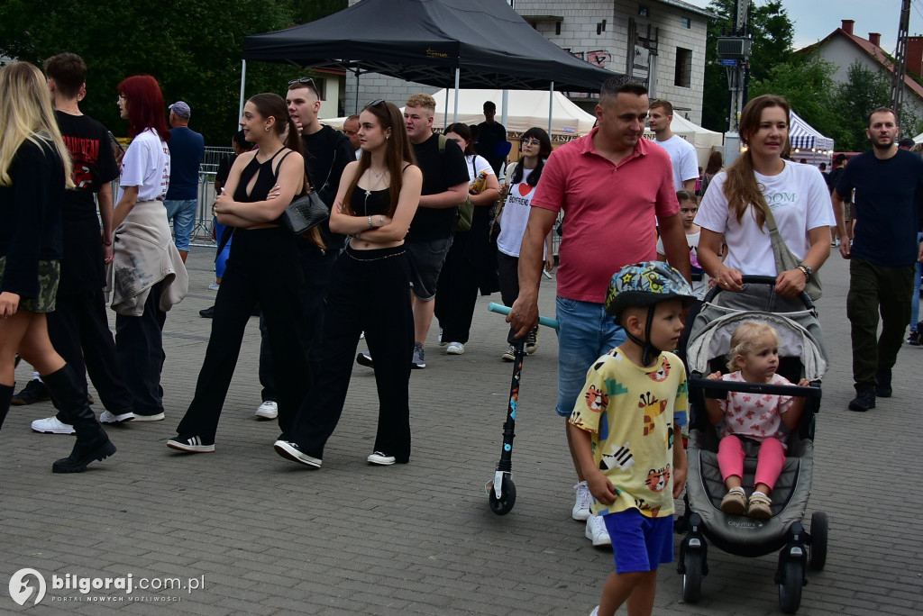 Pływak na fali nadziei: Damian Błaszczyk przepłynął już 63 km