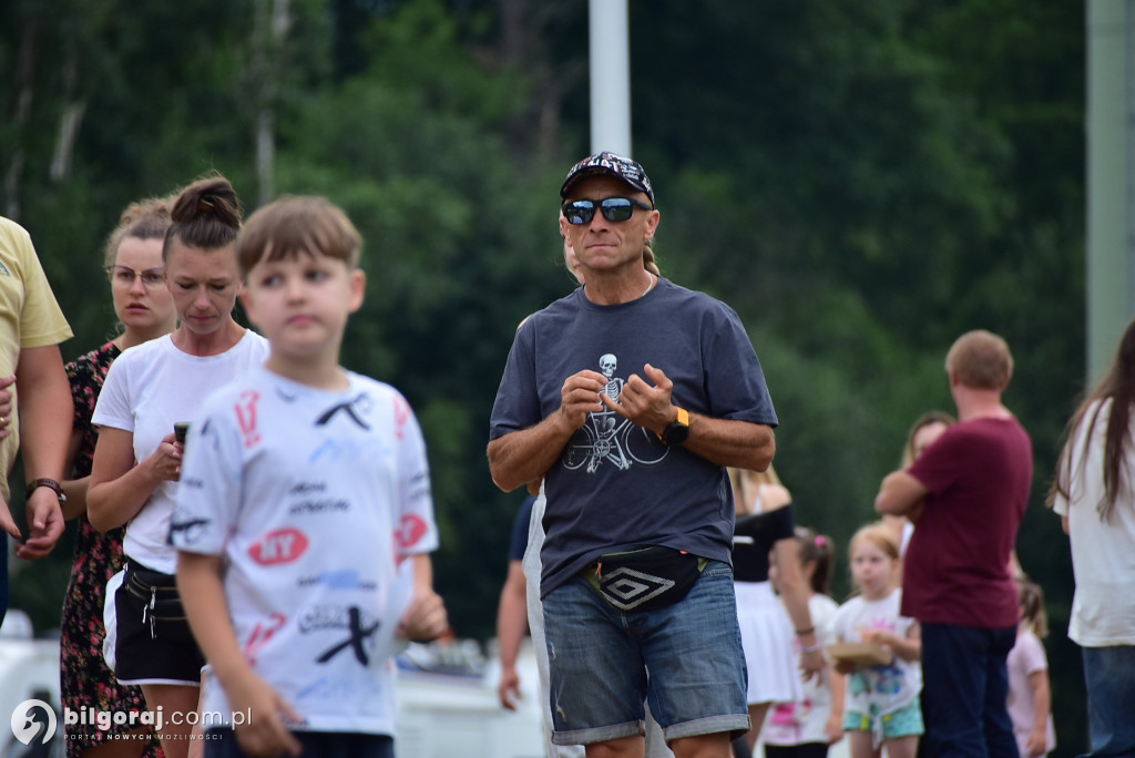 Pływak na fali nadziei: Damian Błaszczyk przepłynął już 63 km