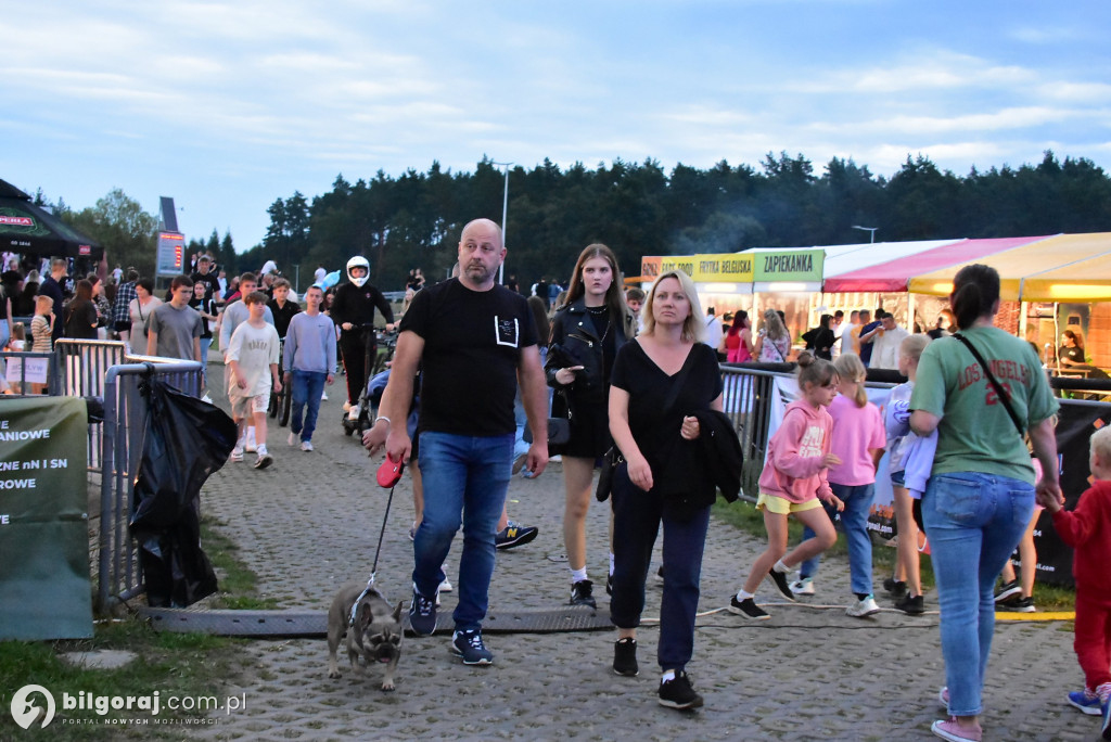 Pływak na fali nadziei: Damian Błaszczyk przepłynął już 63 km