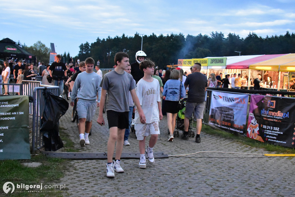 Pływak na fali nadziei: Damian Błaszczyk przepłynął już 63 km