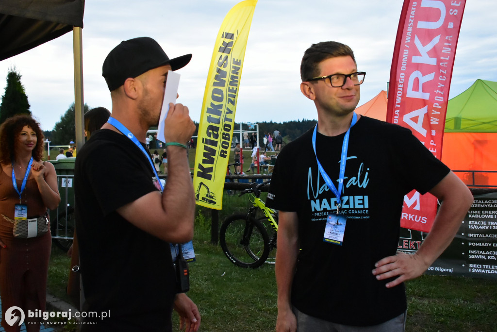 Pływak na fali nadziei: Damian Błaszczyk przepłynął już 63 km