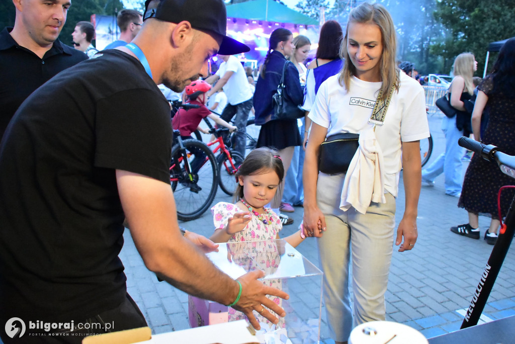 Pływak na fali nadziei: Damian Błaszczyk przepłynął już 63 km