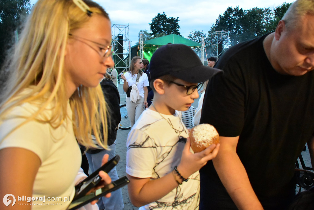 Pływak na fali nadziei: Damian Błaszczyk przepłynął już 63 km