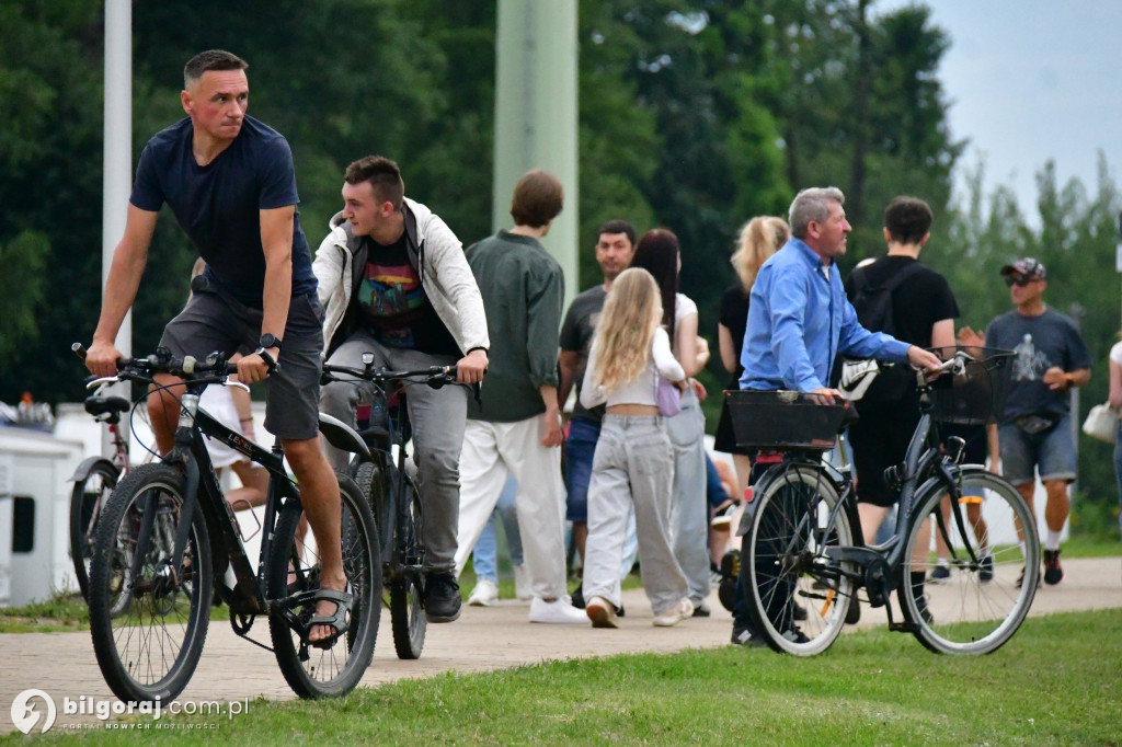 Pływak na fali nadziei: Damian Błaszczyk przepłynął już 63 km