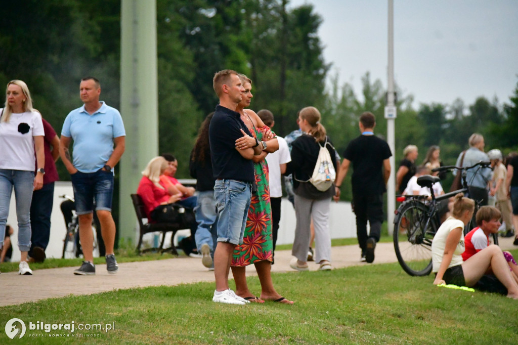 Pływak na fali nadziei: Damian Błaszczyk przepłynął już 63 km