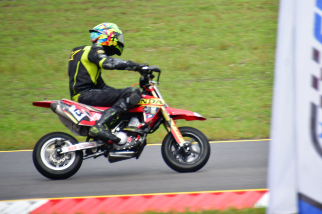 Ekscytujące Zawody Motocyklowe na Autodromie Biłgoraj