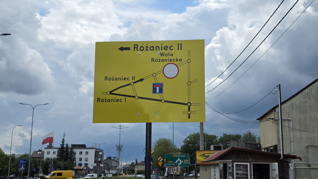 Leją asfalt na bramie Roztocza