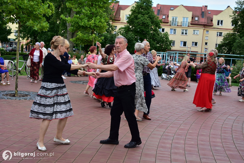  Seniorzy z Biłgoraja i okolic bawili się przy cygańskich rytmach