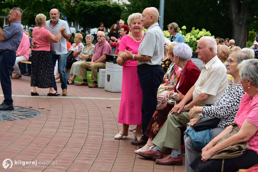  Seniorzy z Biłgoraja i okolic bawili się przy cygańskich rytmach