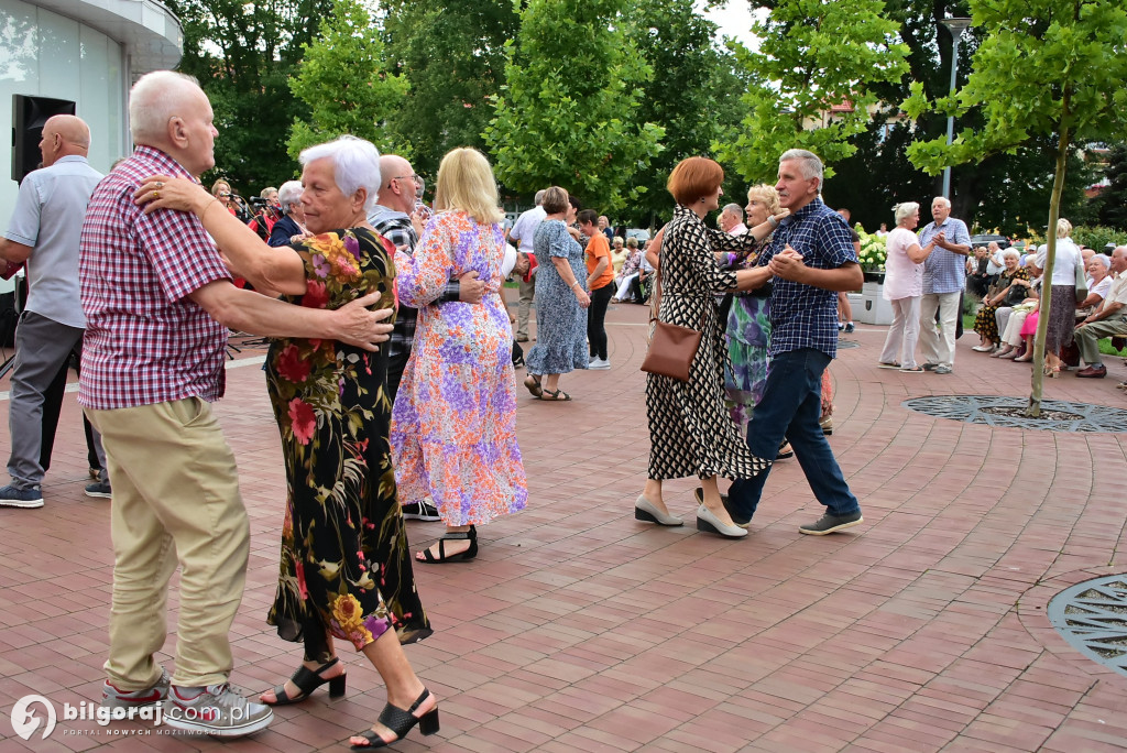  Seniorzy z Biłgoraja i okolic bawili się przy cygańskich rytmach
