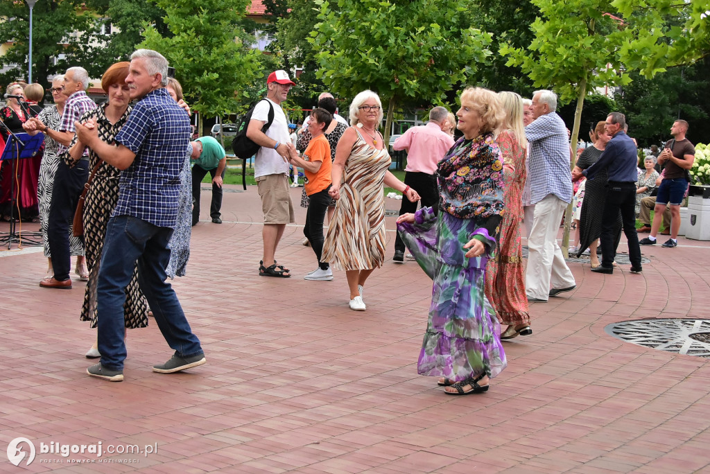  Seniorzy z Biłgoraja i okolic bawili się przy cygańskich rytmach
