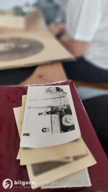 Zdjęcia, które mówią: czytanie fotografii otwiera Festiwal Źródła. Pamięć. Sztuka. Dialog.