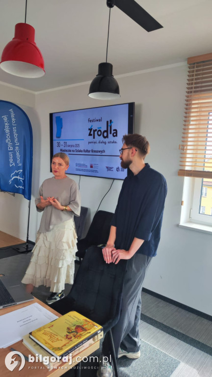 Zdjęcia, które mówią: czytanie fotografii otwiera Festiwal Źródła. Pamięć. Sztuka. Dialog.