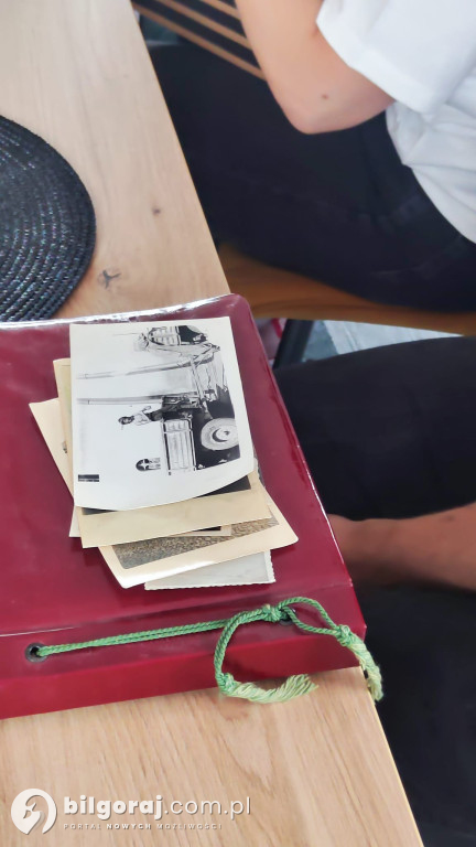 Zdjęcia, które mówią: czytanie fotografii otwiera Festiwal Źródła. Pamięć. Sztuka. Dialog.