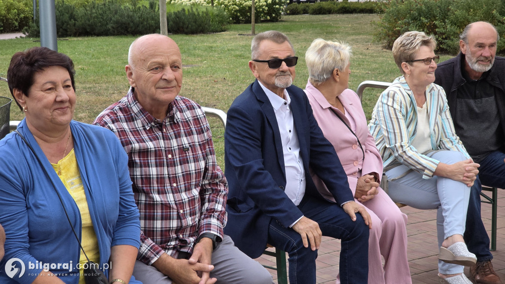 Ostatnie taneczne wieczory przy fontannie