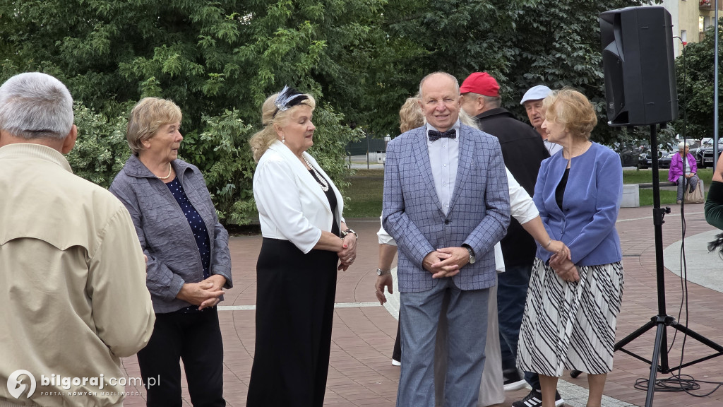 Ostatnie taneczne wieczory przy fontannie