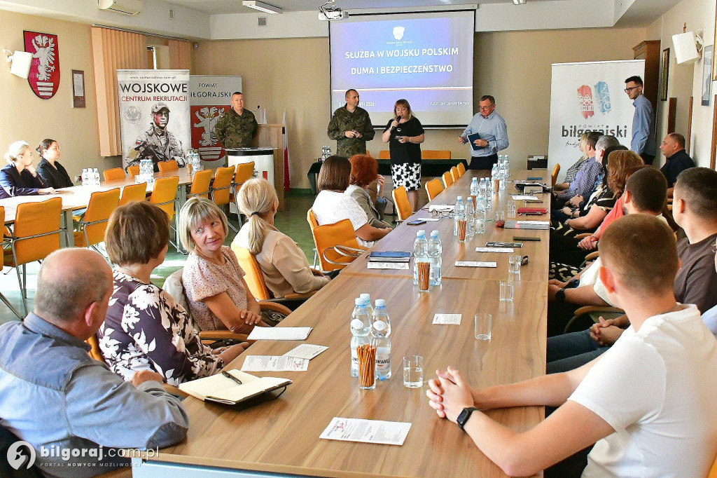 Spotkanie z Wojskiem Polskim w Starostwie Powiatowym w Biłgoraju