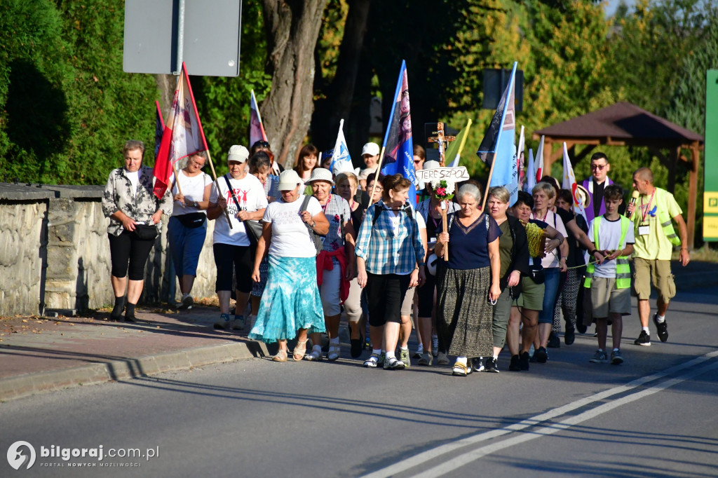 Z Tereszpola ruszyli do Leżajska. Pątnicy na szlaku do Matki Pocieszenia