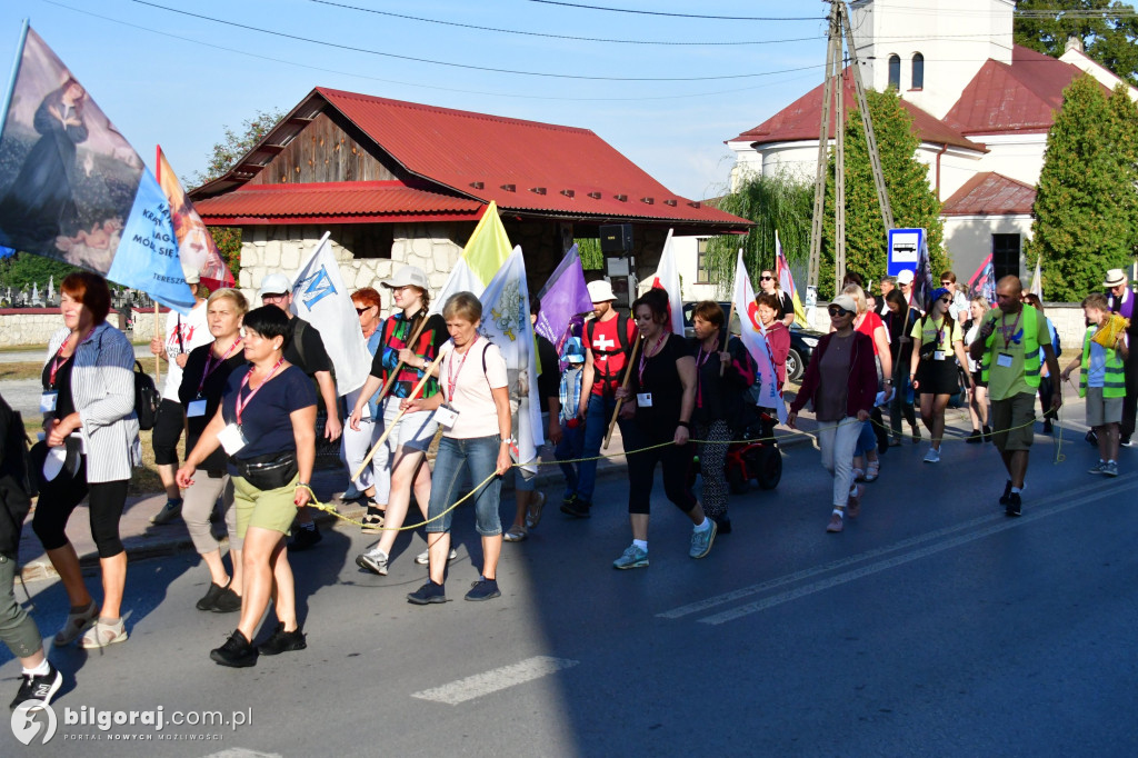 Z Tereszpola ruszyli do Leżajska. Pątnicy na szlaku do Matki Pocieszenia