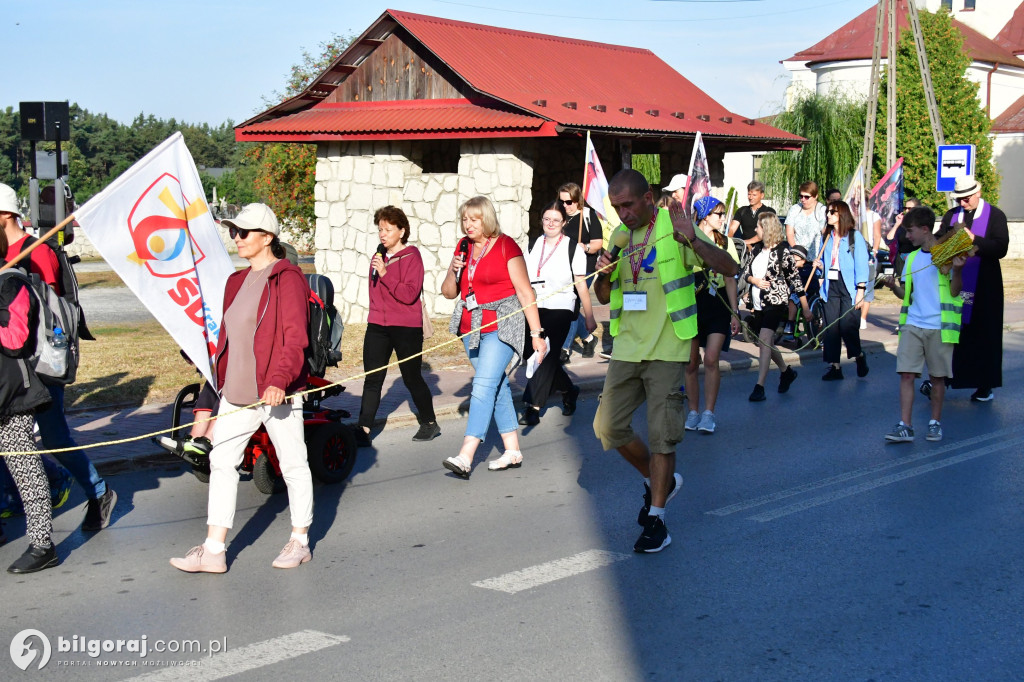 Z Tereszpola ruszyli do Leżajska. Pątnicy na szlaku do Matki Pocieszenia