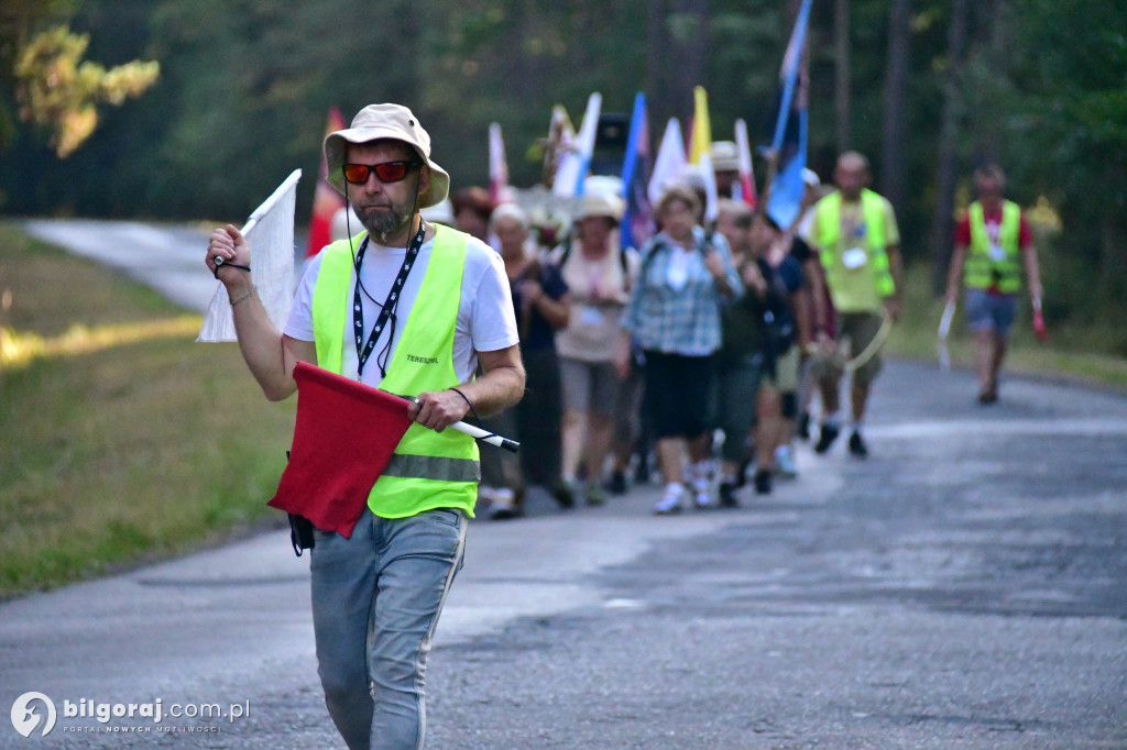 Z Tereszpola ruszyli do Leżajska. Pątnicy na szlaku do Matki Pocieszenia