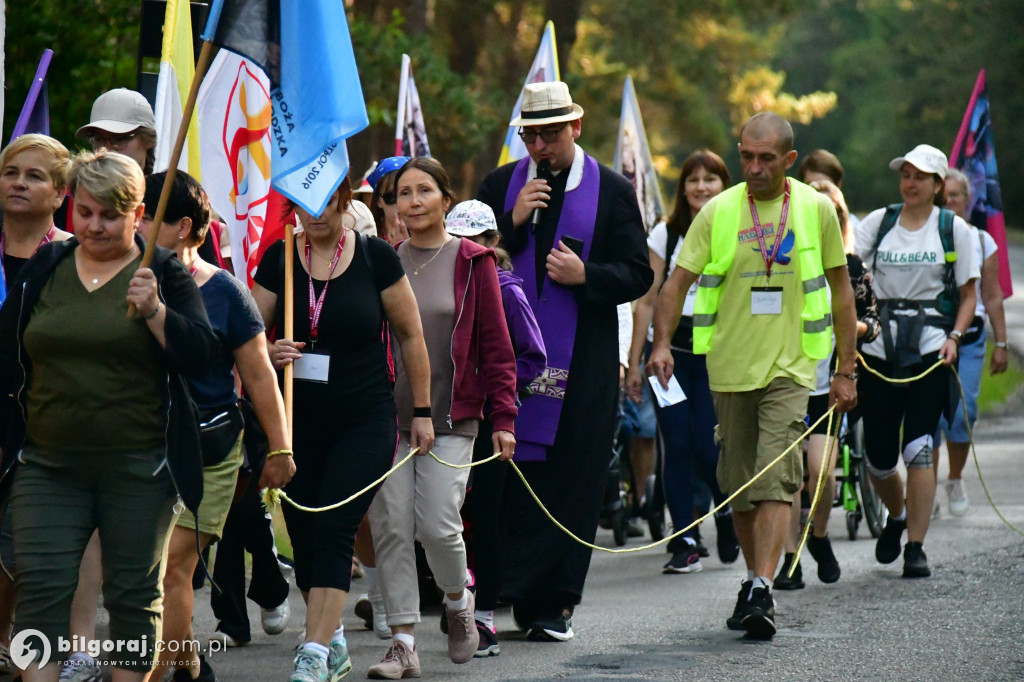 Z Tereszpola ruszyli do Leżajska. Pątnicy na szlaku do Matki Pocieszenia