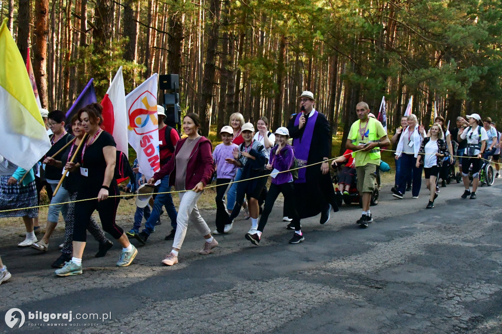 Z Tereszpola ruszyli do Leżajska. Pątnicy na szlaku do Matki Pocieszenia