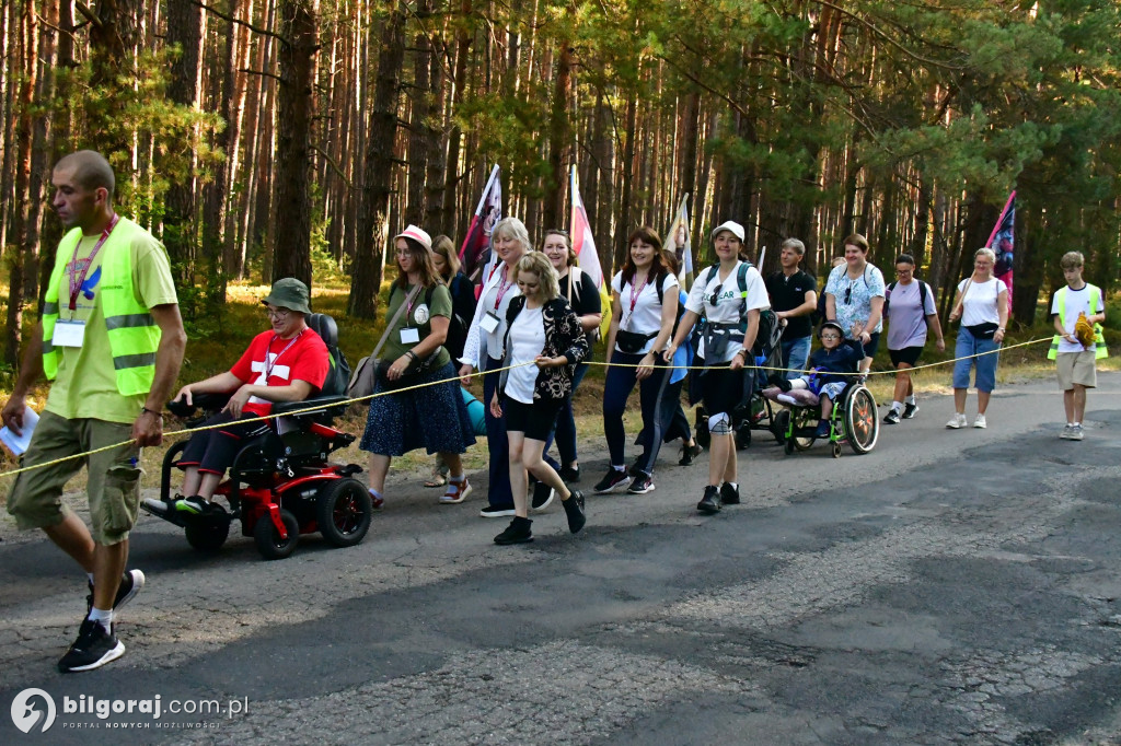 Z Tereszpola ruszyli do Leżajska. Pątnicy na szlaku do Matki Pocieszenia