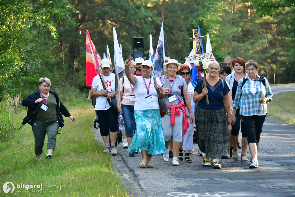 Z Tereszpola ruszyli do Leżajska. Pątnicy na szlaku do Matki Pocieszenia