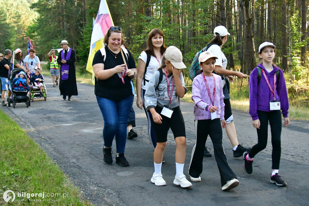 Z Tereszpola ruszyli do Leżajska. Pątnicy na szlaku do Matki Pocieszenia