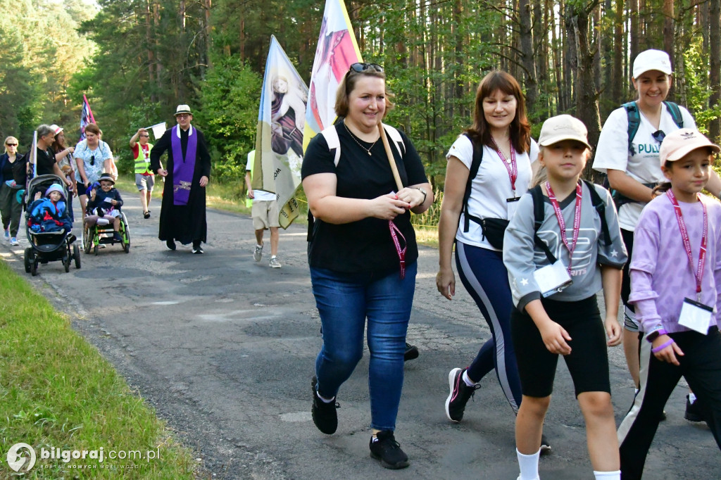 Z Tereszpola ruszyli do Leżajska. Pątnicy na szlaku do Matki Pocieszenia
