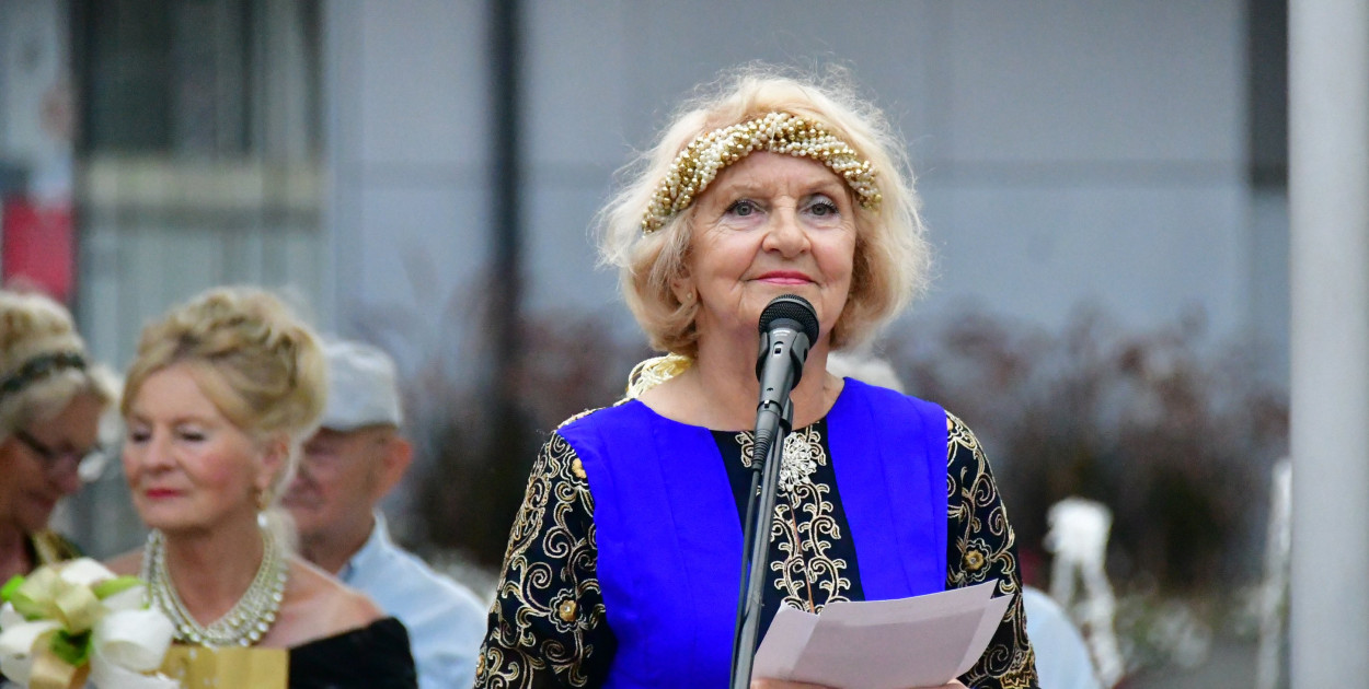 Wspólne czytanie poezji Jana Kochanowskiego – biłgorajscy seniorzy w akcji