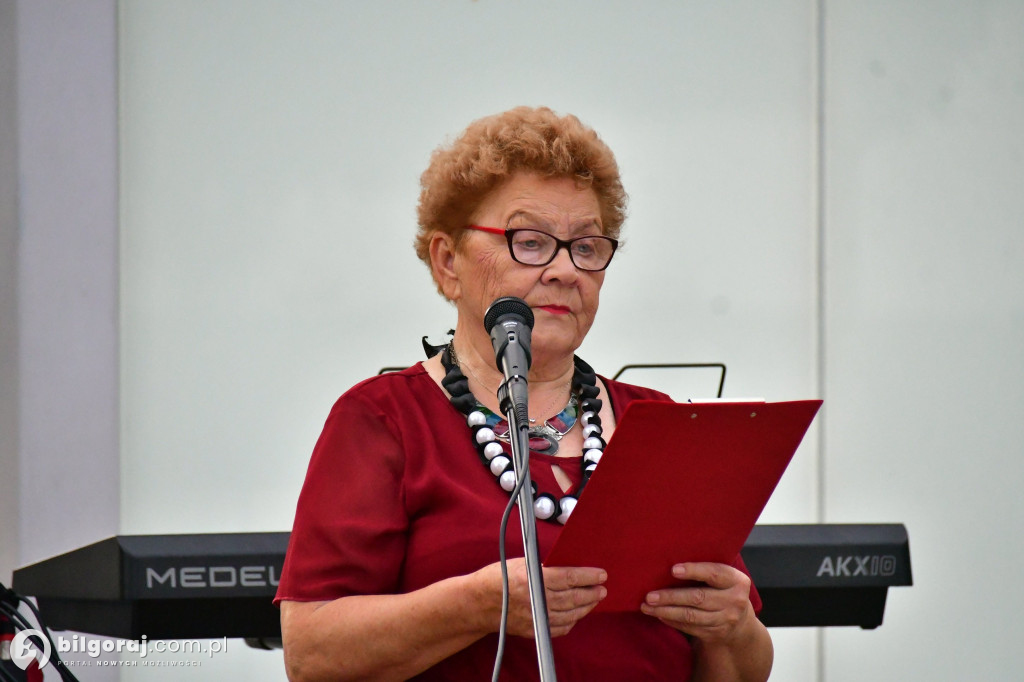 Wspólne czytanie poezji Jana Kochanowskiego – biłgorajscy seniorzy w akcji