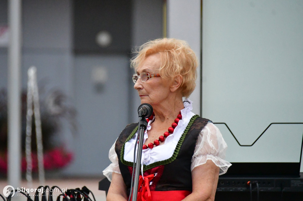 Wspólne czytanie poezji Jana Kochanowskiego – biłgorajscy seniorzy w akcji