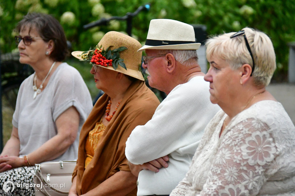 Wspólne czytanie poezji Jana Kochanowskiego – biłgorajscy seniorzy w akcji