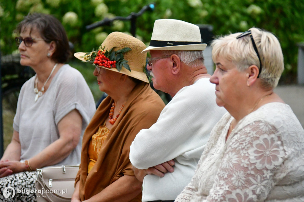 Wspólne czytanie poezji Jana Kochanowskiego – biłgorajscy seniorzy w akcji