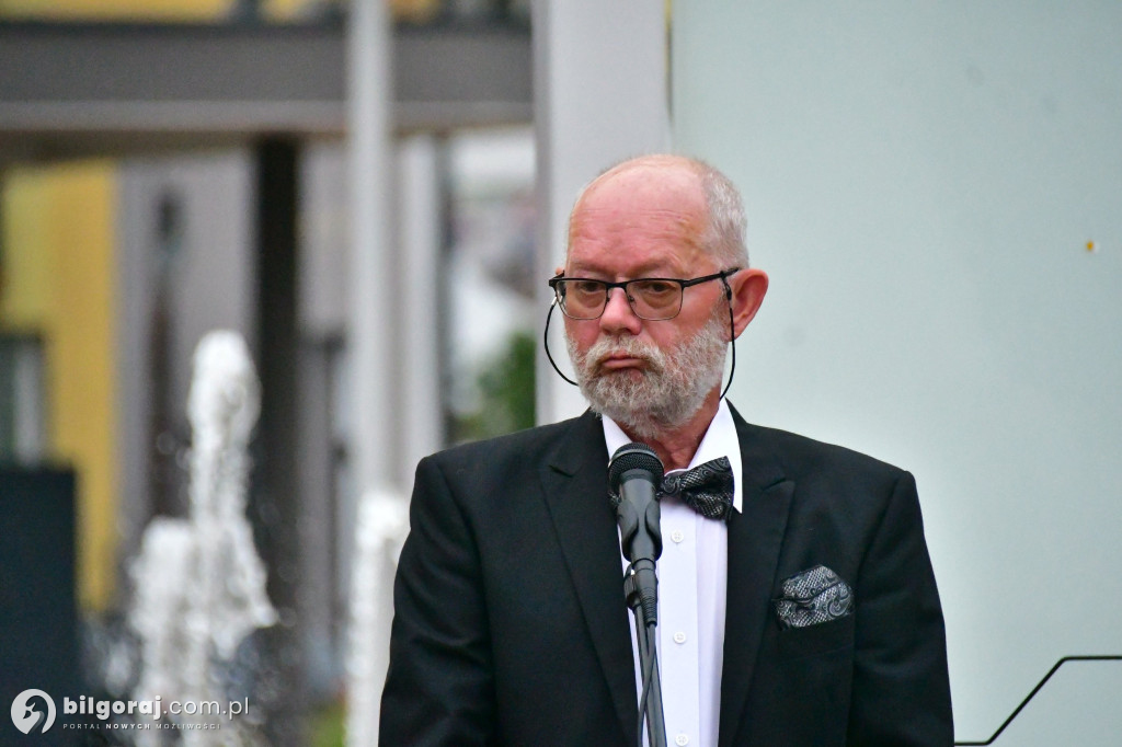 Wspólne czytanie poezji Jana Kochanowskiego – biłgorajscy seniorzy w akcji