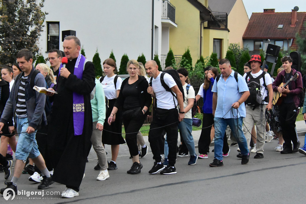 Z Biłgoraja do Janowa Lubelskiego. pielgrzymi na szlaku