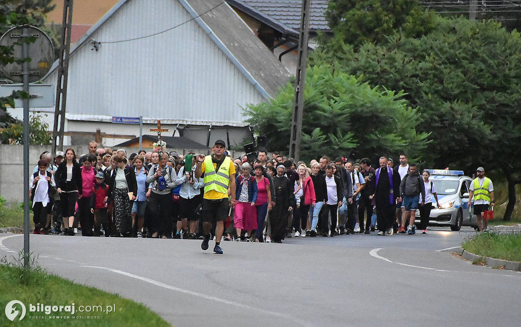 Z Biłgoraja do Janowa Lubelskiego. pielgrzymi na szlaku