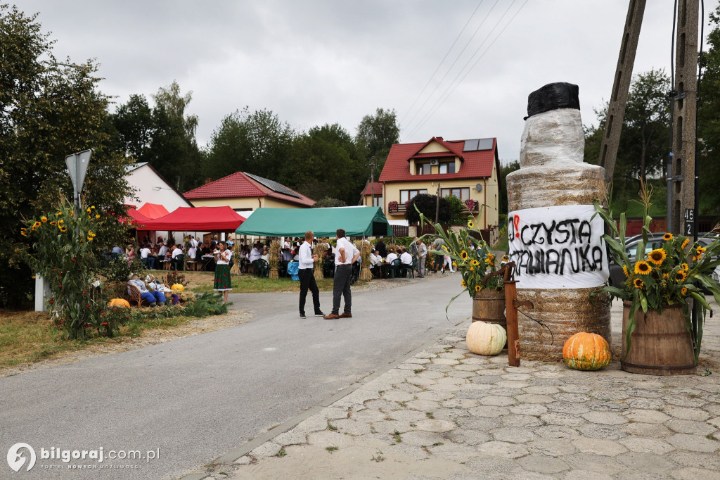 Uroczysty korowód z wieńcami dożynkowymi, Msza święta i wspólne świętowanie w Goraju